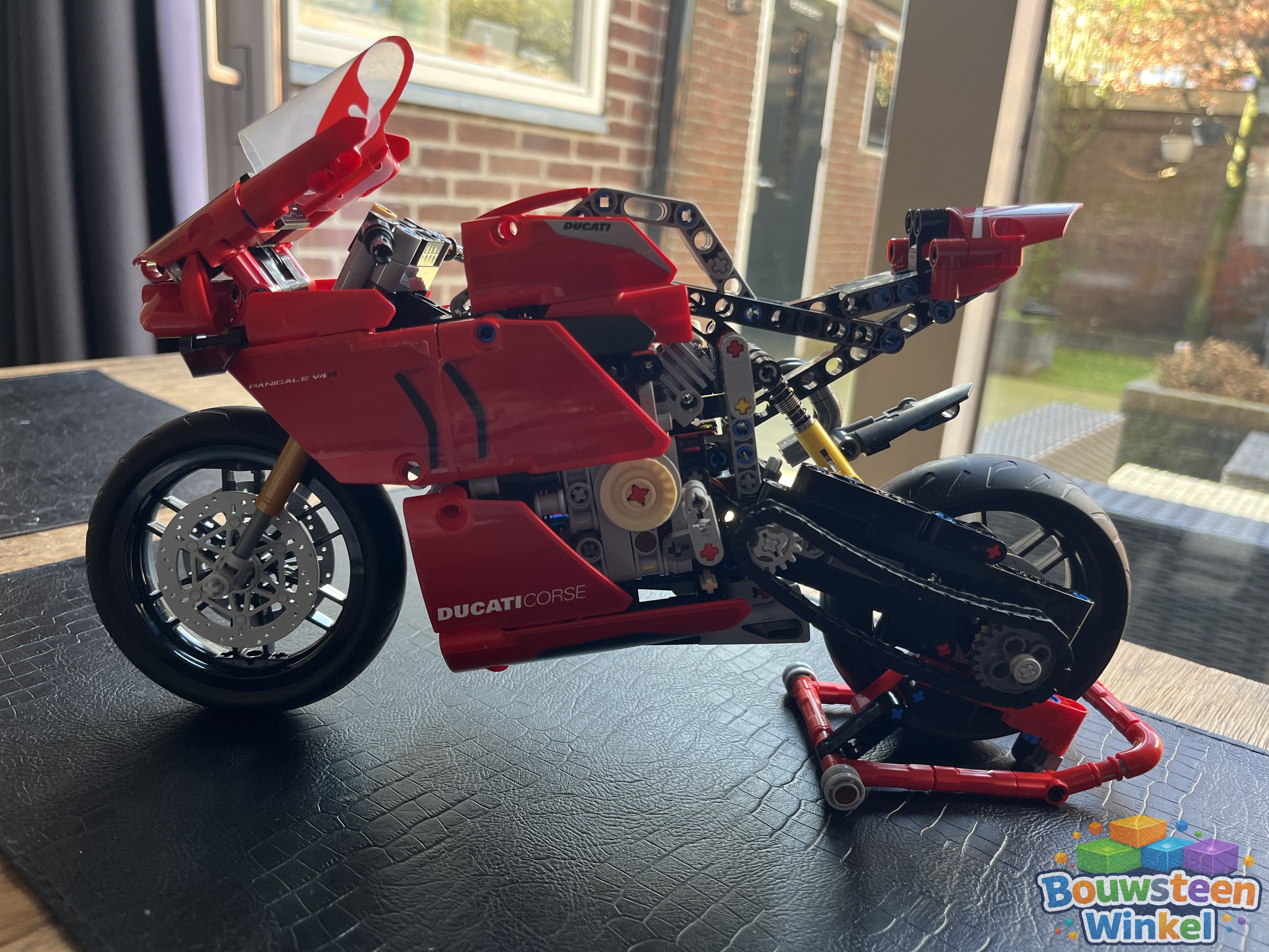 LEGO Technic Ducati Panigale V4 R - 42107 — gebouwd door klant