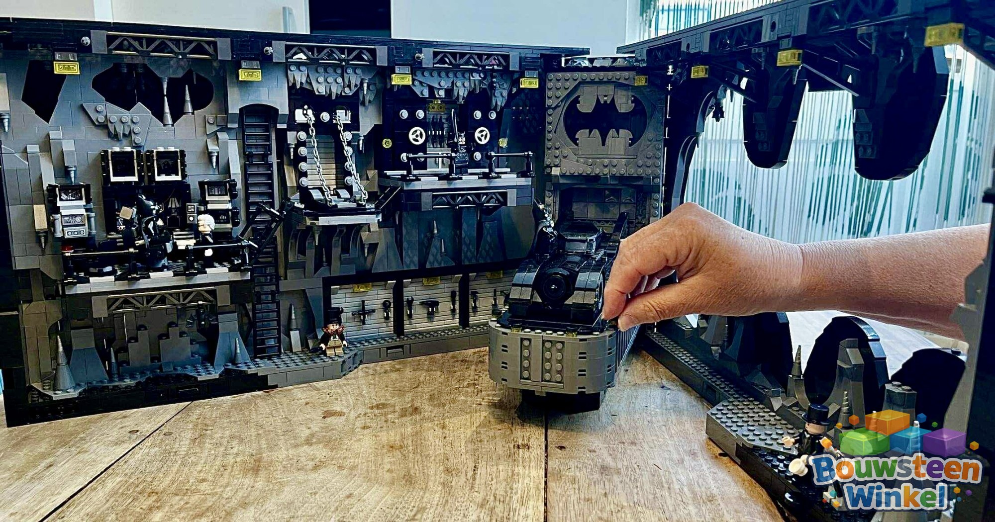 LEGO Super Heroes Batcave - shadowbox - 76252 — gebouwd door klant
