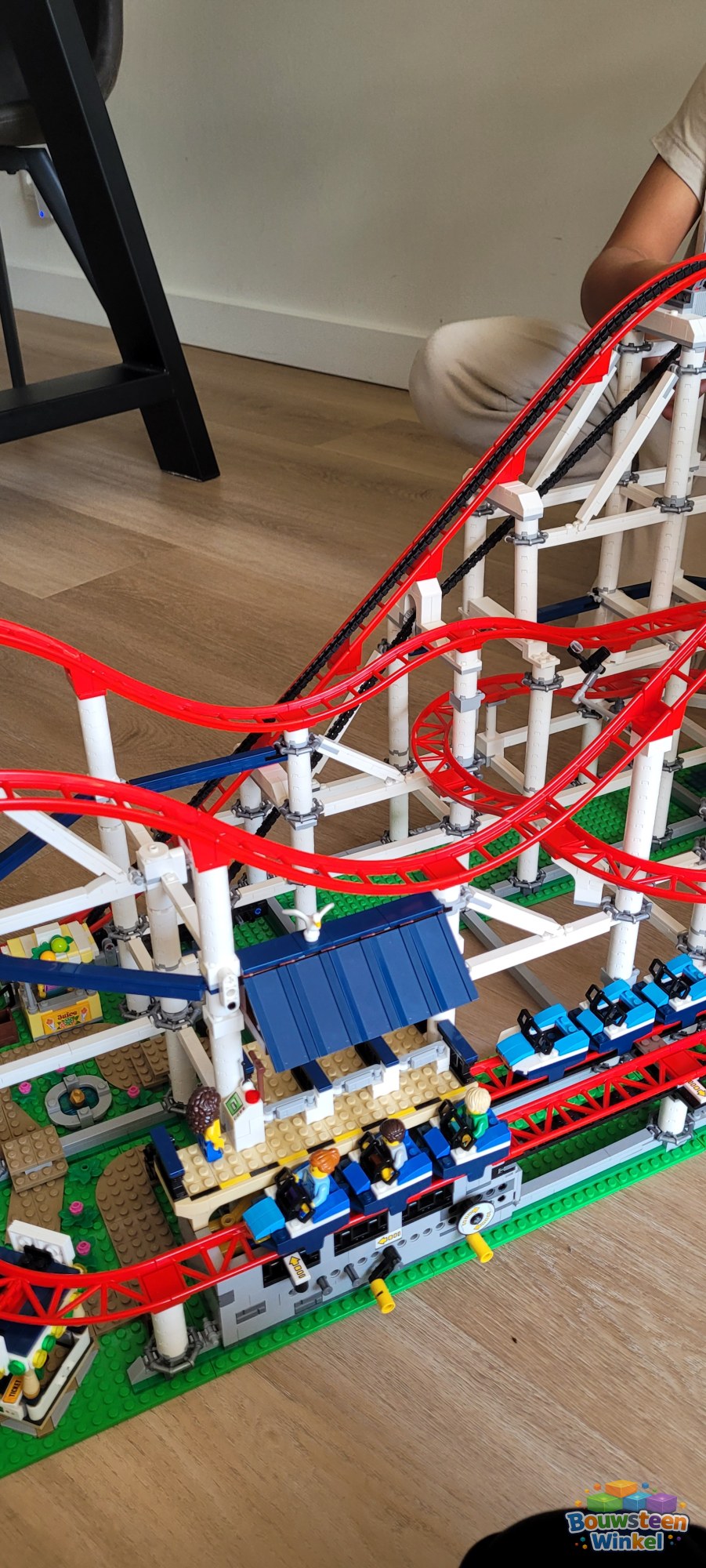 LEGO Creator Expert Achtbaan - 10261, gebouwd en ingestuurd door een huurder van Bouwsteenwinkel