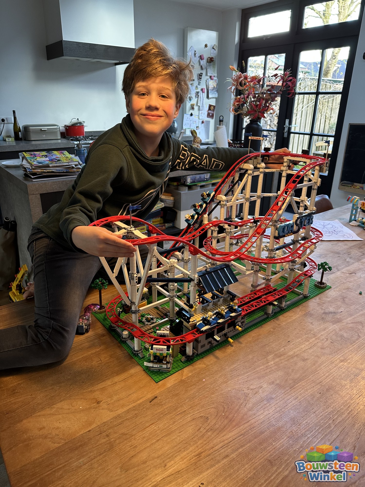 LEGO Creator Expert Achtbaan - 10261, gebouwd en ingestuurd door een huurder van Bouwsteenwinkel