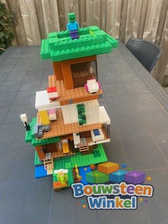 LEGO Minecraft De Moderne Boomhut - 21174 — gebouwd door klant