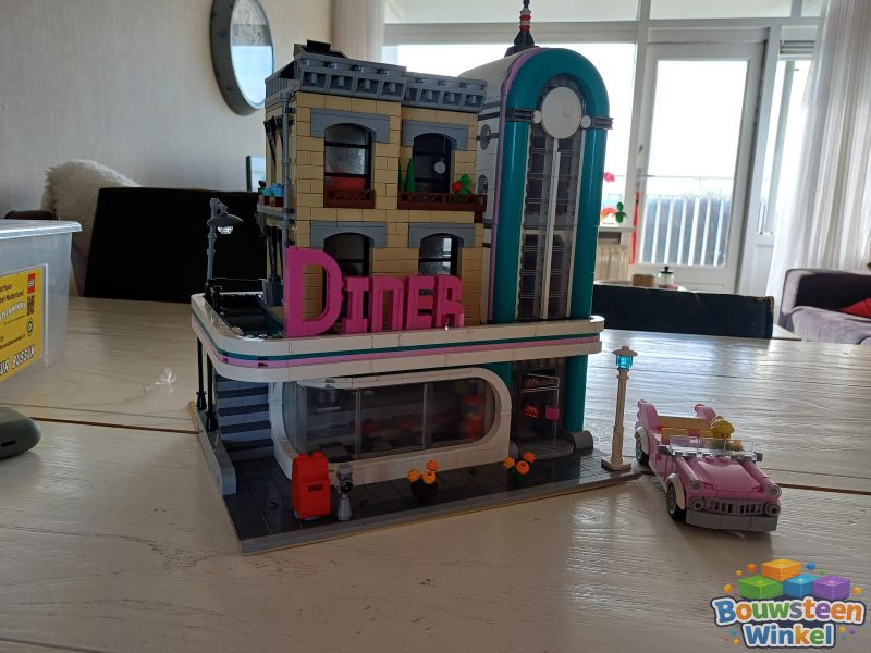 _LEGO Creator Expert Diner in de Stad - 10260 gebouwd door klant — Creator Expert / Icons