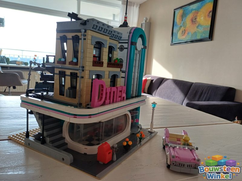 _LEGO Creator Expert Diner in de Stad - 10260 gebouwd door klant — Creator Expert / Icons