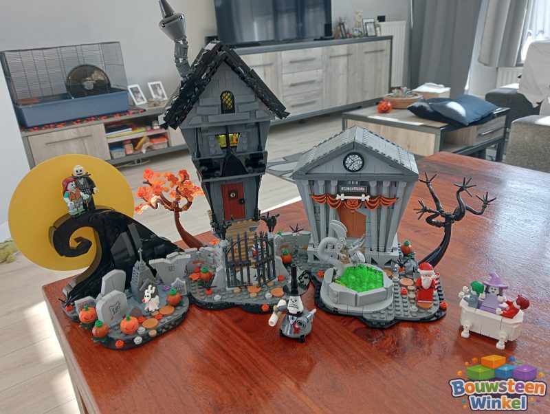 LEGO Ideas Disney Tim Burton's The Nightmare Before Christmas - 21351 gebouwd door klant — Architecture / Ideas