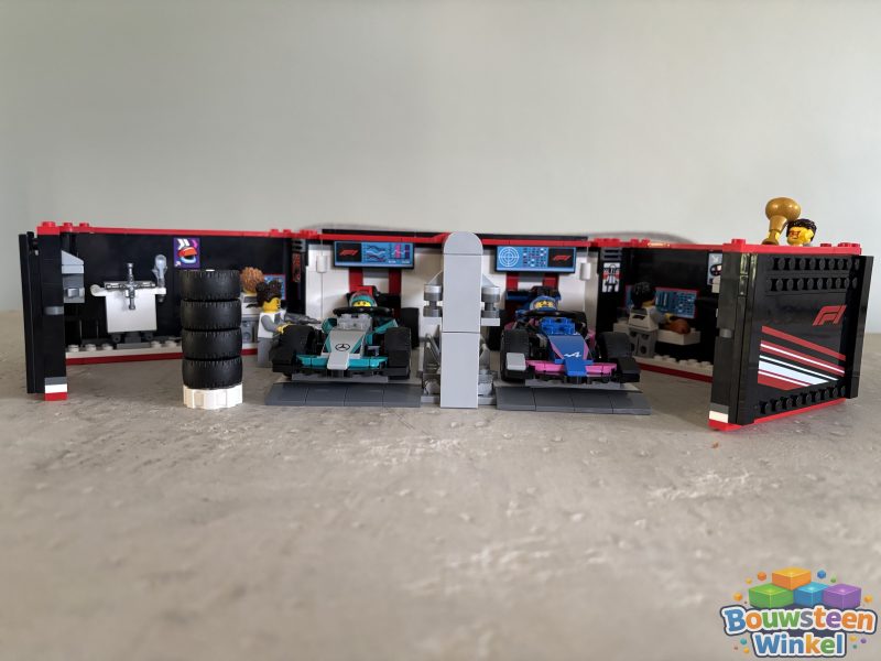 LEGO City F1 garage met Mercedes-AMG en Alpine autos - 60444 gebouwd door klant — City