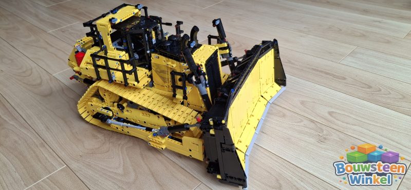 LEGO Technic Cat D11 Buldozer met app-besturing - 42131 gebouwd door klant — Technic