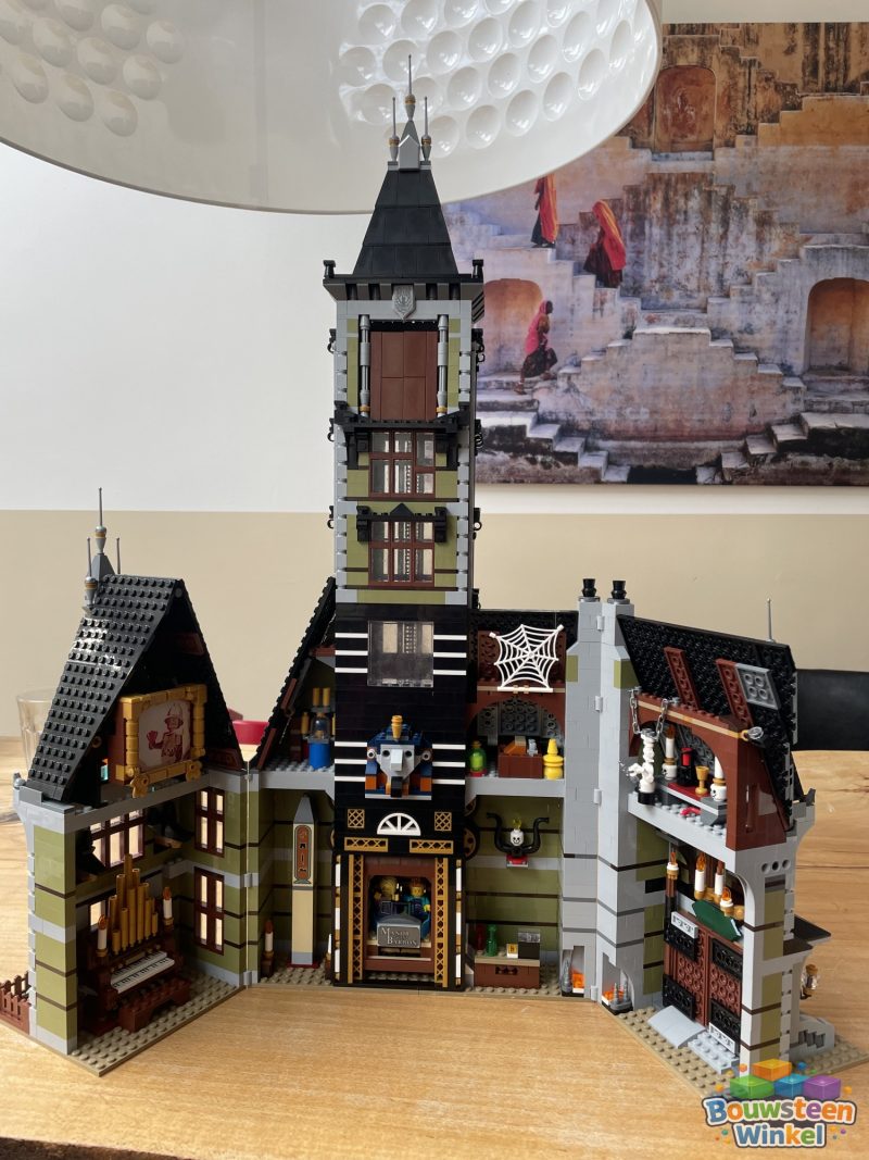 LEGO Creator Expert Haunted House - 10273 gebouwd door klant — Creator Expert / Icons