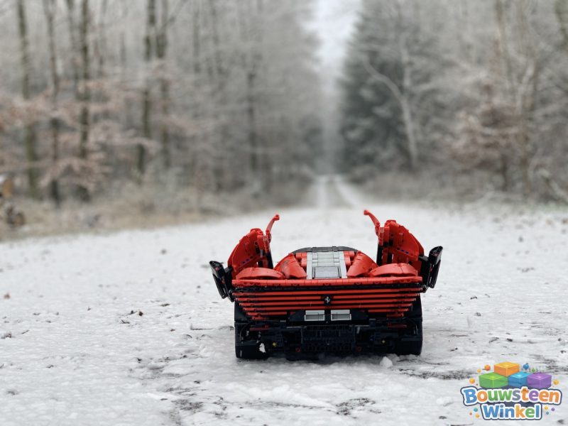 LEGO Technic Ferrari Daytona SP3 - 42143 gebouwd door klant — Technic