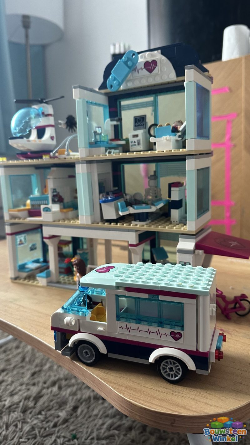 LEGO Friends Heartlake Ziekenhuis - 41318 gebouwd door klant — Friends
