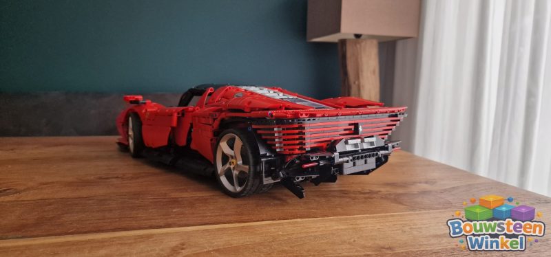 LEGO Technic Ferrari Daytona SP3 - 42143 gebouwd door klant — Technic