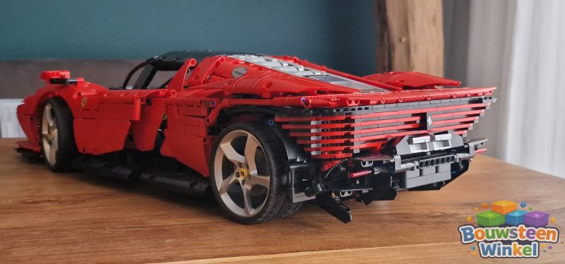 LEGO Technic Ferrari Daytona SP3 - 42143 gebouwd door klant — Technic