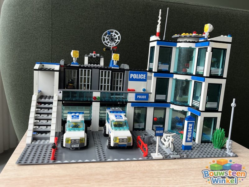 LEGO City Politiebureau - 7498 gebouwd door klant — Overig