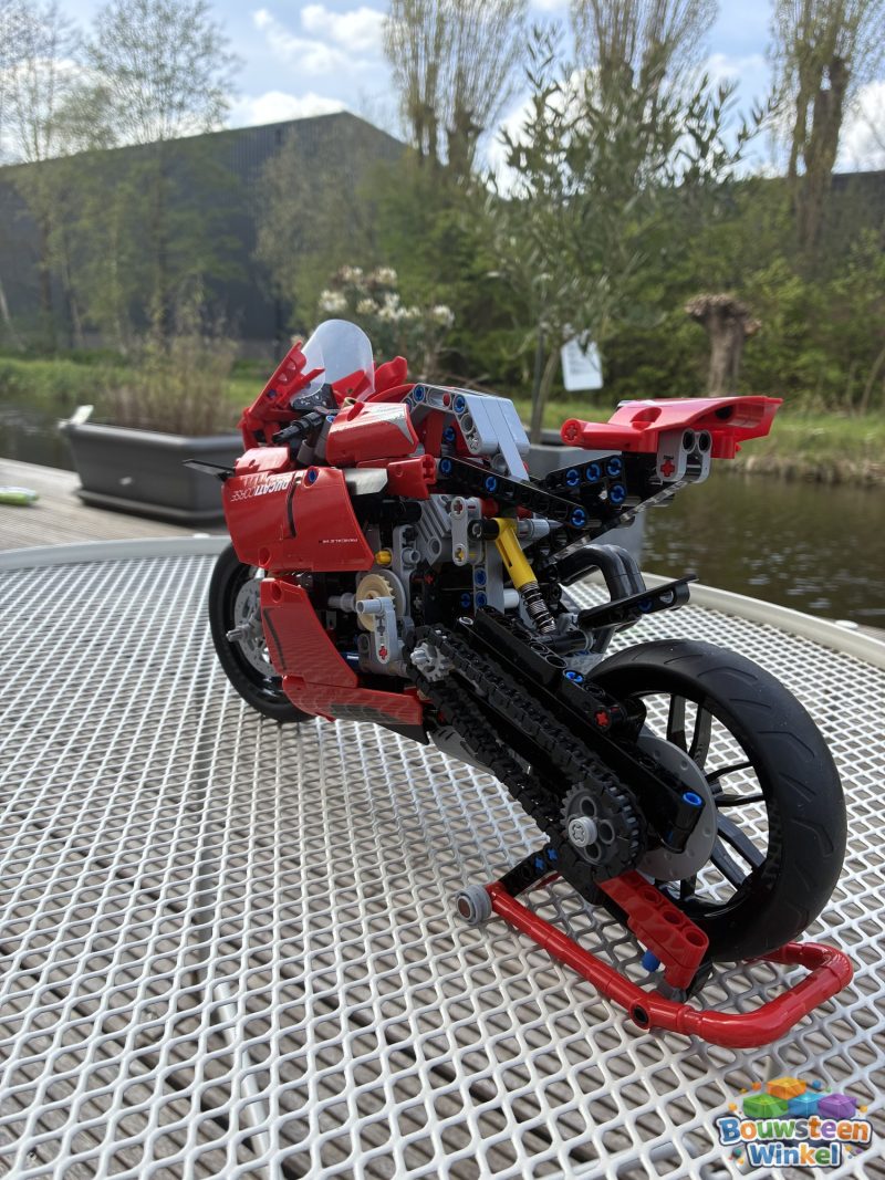 LEGO Technic Ducati Panigale V4 R - 42107 gebouwd door klant — Technic