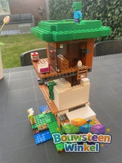 LEGO Minecraft De Moderne Boomhut - 21174 gebouwd door klant — Architecture / Ideas